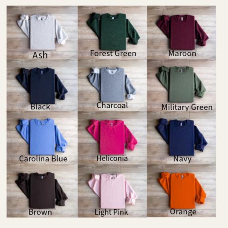K&ouml;nnte beinhalten: Eine Collage aus 12 verschiedenenfarbigen Sweatshirts, jedes mit einem anderen Farbnamen darunter. Die Sweatshirts sind alle gefaltet und auf einer Holzoberfl&auml;che ausgelegt.