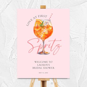 Plaque de bienvenue rose Love at First Spritz, plaque de bienvenue pour la douche nuptiale Aperol Spritz, plaque pour le brunch nuptiale, plaque pour la douche nuptiale cocktail #S2