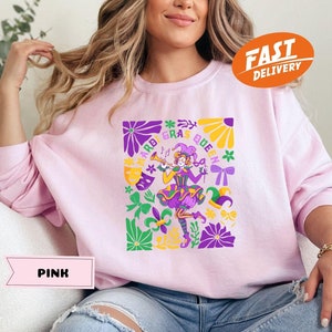 Mardi Gras Queen Sweatshirt: Funny Festival Girl Sweater