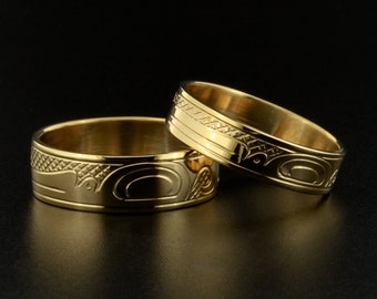 Unisex Narrow Hand Engraved 14k Gold Wedding Band Customizable