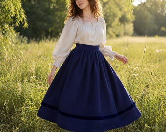Saia midi azul marinho, saia estilo cottagecore, saia rodada de inspiração vitoriana, estilo dark academia, saia renascentista, saia evasê de cintura alta