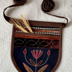 Pochette brodée style folklorique ukrainien