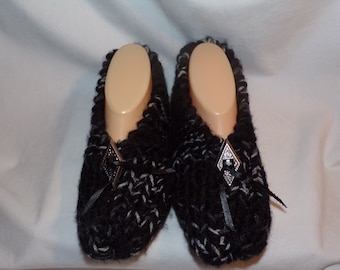 Women's  Knitted Black  Slipper Size 7-9 with Metal Silver tone Concho