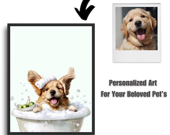 Könnte beinhalten: Ein gerahmter Druck mit einer Aquarellillustration eines Hundes in einer Badewanne mit Blasen und einem Handtuch auf dem Kopf. Neben dem gerahmten Druck wird ein Polaroidfoto eines Golden Retrievers gezeigt. Text: Personalisierte Kunst für Ihr geliebtes Haustier.