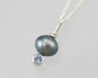 Peacock Pearl Drop Neck w-Stone (Aquamarine)