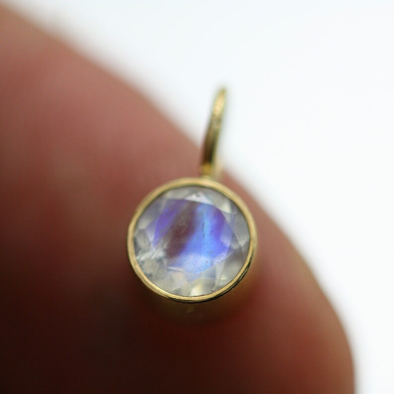 Rainbow Moonstone Drop Pendant XL in 14ky Gold
