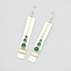 Orecchini a sequenza con 3 pietre e pietra portafortuna in argento sterling e oro 14 kt