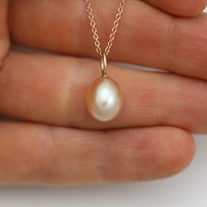 Oval Pink Pearl Drop Necklace in 14k Rose Gold image 4