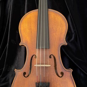 Beautiful handcrafted Oxford Violin outfit with bow and case.