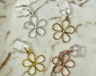 Daisy Flower Dust Plug: Phone Charm for Kindle, USB-C, Lightning