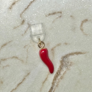 Cornicello | dust plug | phone charm | ereader charm | usb-c | lightning | cellphone | kindle dust plug | iphone dust plug | chilli | spicy