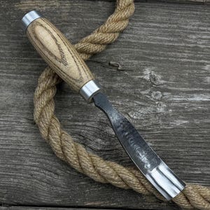 Hand-Forged Bent Gouge – Sharp Carbon Steel Blade, Ergonomic Ash Handle, Leather Sheath – Wood Carving Chisel for Spoon & Bowl Carving