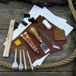 Trousse à outils pour la fabrication de portefeuilles en cuir. Le kit contient tout ce dont vous avez besoin pour fabriquer un portefeuille en cuir. Parfait pour les débutants et les professionnels.