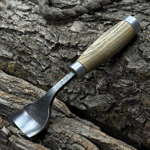 Hand-Forged Spoon Gouge – Sharp Wood Carving Bent Chisel, Carbon Steel Blade, Ergonomic Ash Handle – Ideal for Spoons, Bowls & Hollowing