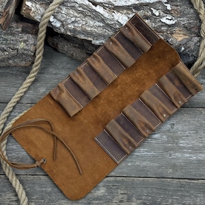 Universal-Leder Werkzeugrolle mit 10 Taschen. Echtes Leder Crazy Horse. Werkzeugtasche. Rolle für Meißel, Beitel, Messer und Werkstatt-Werkzeug