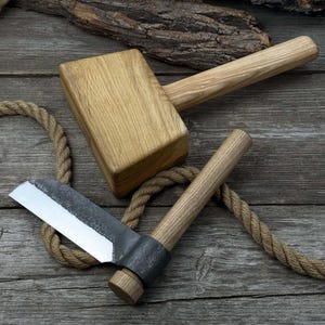 Set Splitting Froe and Wooden Mallet for Woodworking. Sharp Carbon Steel Blade, Ergonomic Ash Wood Handle. Handcrafted Tool for Wood Project