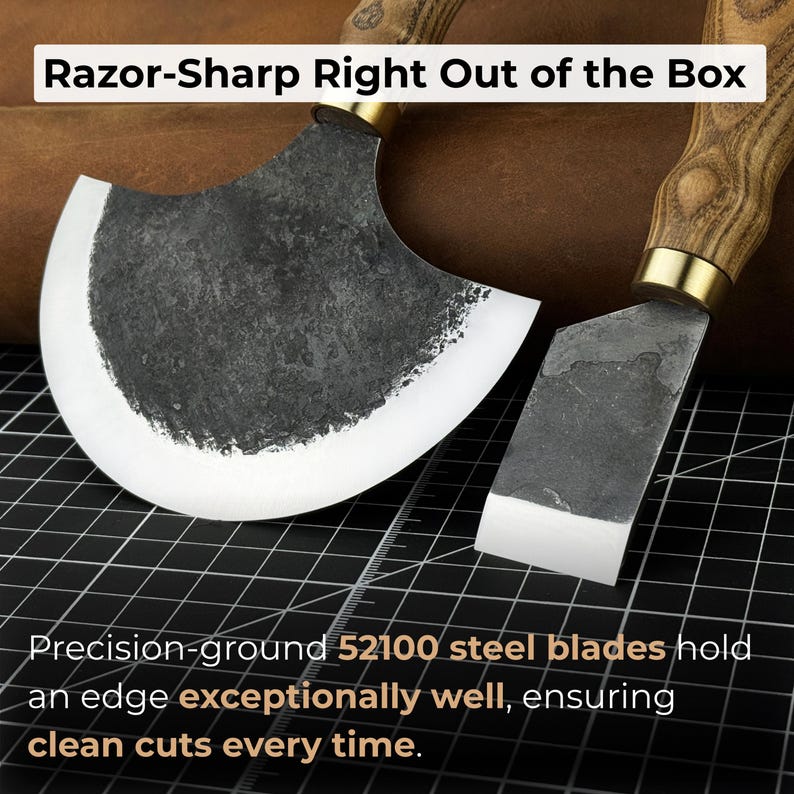 Puede incluir: Dos herramientas de marroquiner&iacute;a con mangos de madera y cuchillas de acero. El texto dice "Razor-Sharp Right Out of the Box" y "Precision-ground 52100 steel blades hold an edge exceptionally well, ensuring clean cuts every time."