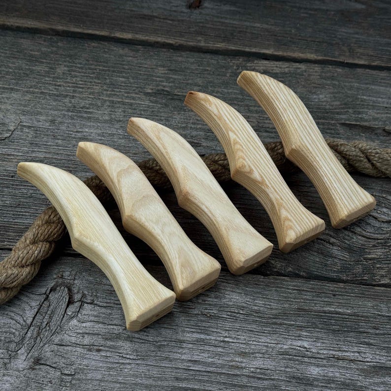 Set med 5 ergonomiska knivhandtag i ask – Handsnidade trähandtag för knivtillverkning, snidningsverktyg och friluftsknivar. bild 7