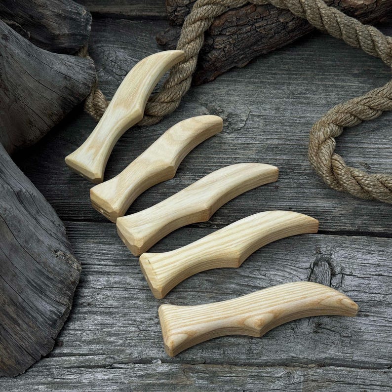 Set med 5 ergonomiska knivhandtag i ask – Handsnidade trähandtag för knivtillverkning, snidningsverktyg och friluftsknivar. bild 6