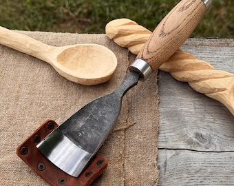 湾曲した木彫りノミ - 52100 スチールブレード、アッシュハンドル、レザーシース - スプーン、ボウル、フィギュア彫刻用の手鍛造ゴッジ。