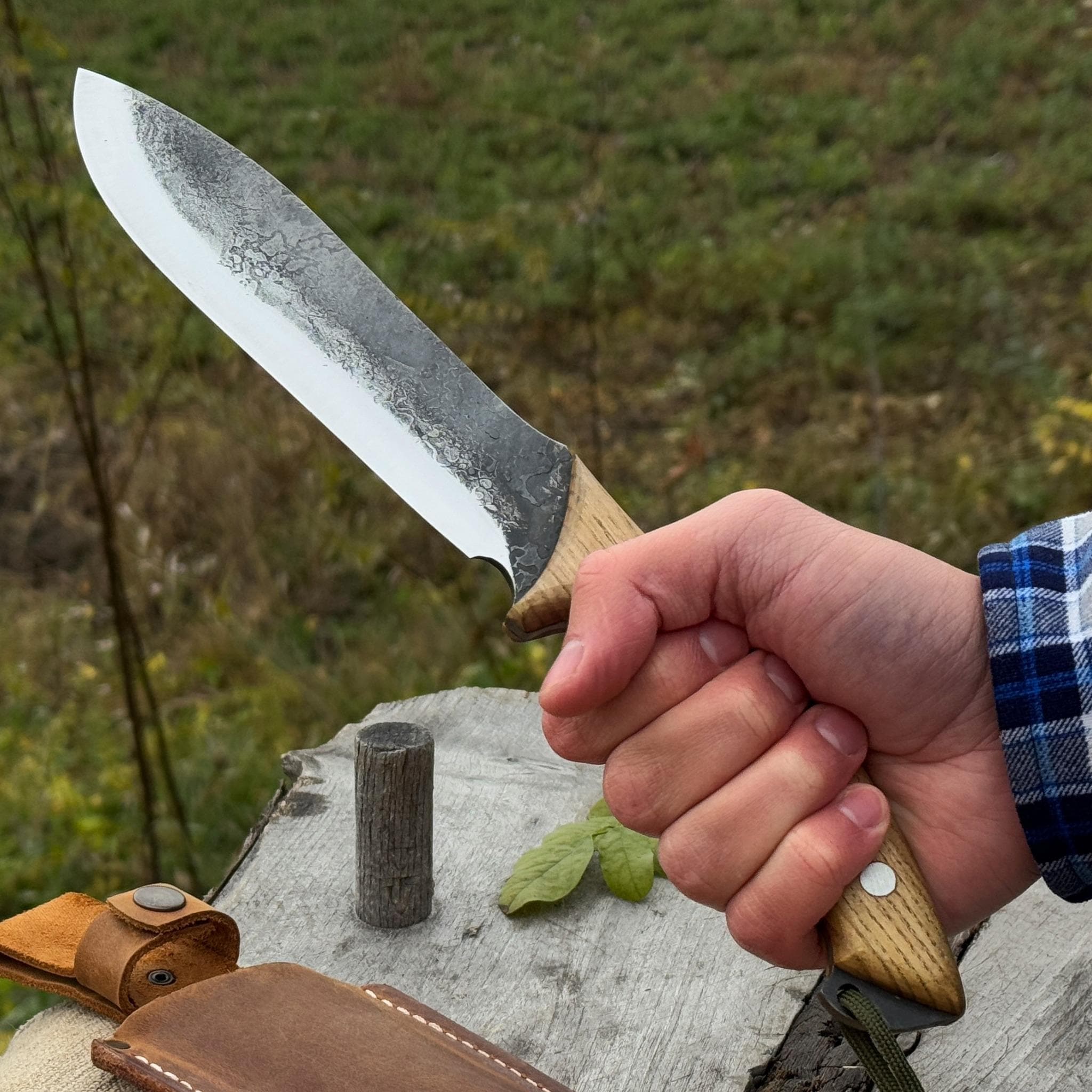 Coltello Da Caccia MAQSON 993EA &ndash; Lama Acciaio Inox, Manico In Cuoio, Lavorato A Mano