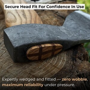 Mała siekiera do rzeźbienia w drewnie. Ostre ostrze. Kuta ręcznie z hartowanej stali węglowej 52100, ergonomiczna rękojeść jesionowa. Pochwa skórzana. Siekiera do rzeźbienia w kształcie łyżki. zdjęcie 6