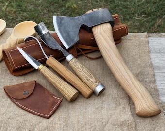 Snijgereedschapset voor beginners, 4-delig. 52100 koolstofstalen messen. Handgrepen van essenhout. Leren schede. Gereedschappen voor projecten met snijwonden en lepels