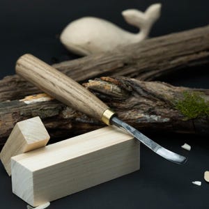 Detail Carving Gouge for Wood Projects. Sharp Carbon Steel Blade, Ash Wood Handle. Wood Carving Chisel for Beginners and Carvers.