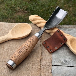 Hand-Forged Bent Gouge – Sharp Carbon Steel Blade, Ergonomic Ash Handle – Wood Carving Chisel for Spoons, Bowls & Sculpting. Gift for Men