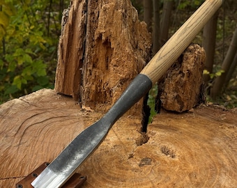 Hand-Forged Rounded Timber Chisel – 52100 Carbon Steel Blade, Ash Handle – Framing & Hollowing Chisel for Logs, Beams. Woodworking Tool