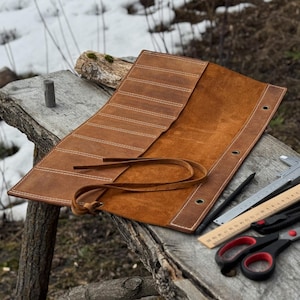 Echtleder Meißel Etui mit 10 Fächern. Leder Crazy Horse Werkzeugtasche. Rolle für Meißel, Messer und Werkstattwerkzeuge. Geschenk für Ihn