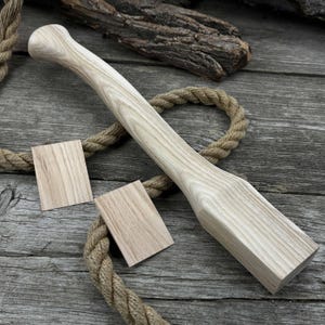 Manico di ricambio per ascia di alta qualità. Manico ergonomico in frassino, cunei in quercia rossa. Manici artigianali per ascia, accetta e pacca. Manico personalizzato.