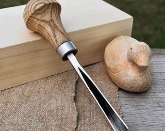 V-Parting Chisel with Palm Handle for Wood Carving. Sharp Carbon Steel Blade, Ash Wood Handle. Detail Carving Chisel. Sculptural Carving.