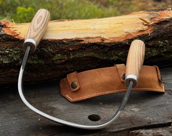 Handsmidd halvrundad dragkniv. Blad i kolfiberstål 52100, handtag i ask, läderslida. Skedskärverktyg. Inshave-kniv för träsnideri