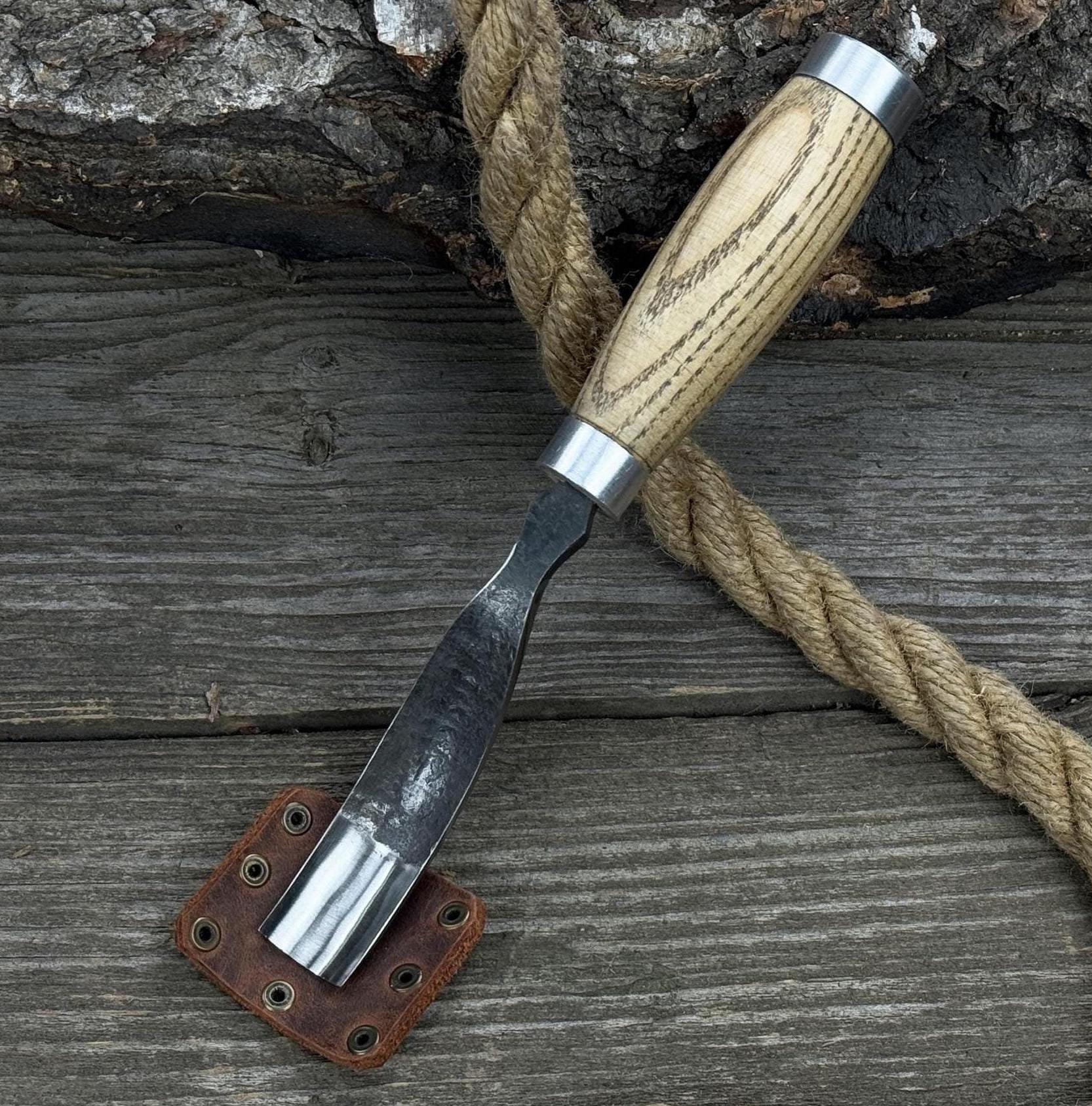 Hand-Forged Bent Gouge – Sharp Carbon Steel Blade, Ergonomic Ash Handle – Wood Carving Chisel for Spoons, Bowls & Sculpting. Gift for Him