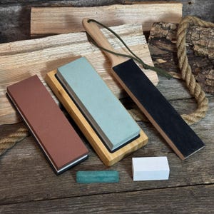 Juego universal para afilar herramientas. Piedras de calidad, soporte de madera resistente, asentador de cuero y pasta de pulir. Piedras para afilar cuchillos.