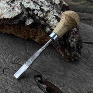 Fishtail Chisel with Palm Handle. Sharp Carbon Steel Blade, Ash Wood Handle. Hand-Forged Chisel for Detail Carving. Wood Carving Chisel.