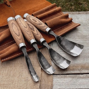 4-Piece Hand-Forged Bent Gouge Set – Sharp 52100 Carbon Steel, Ergonomic Ash Handles, Leather Sheaths – Wood Carving & Spoon Carving Tools