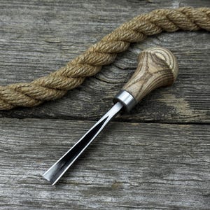 Small V-Parting Chisel. 52100 Carbon Steel Blade, Ash Wood Handle. Hand-Forged Chisel for Wood Carving. Beginner Chisel for Relief Carving.