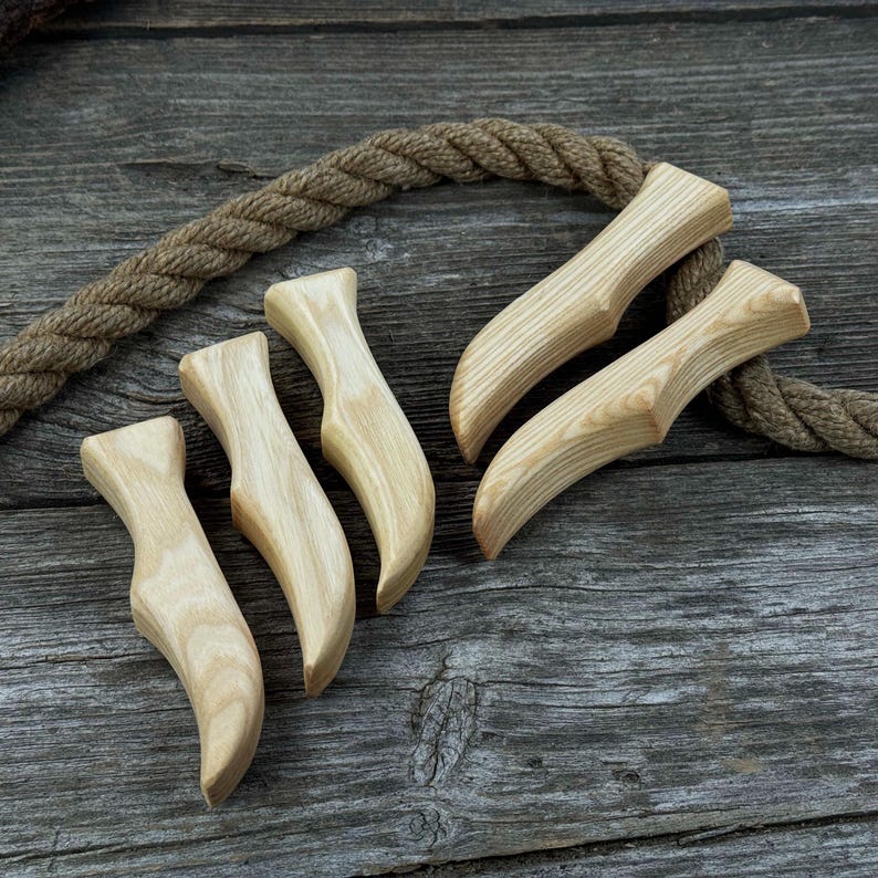 Set med 5 ergonomiska knivhandtag i ask – Handsnidade trähandtag för knivtillverkning, snidningsverktyg och friluftsknivar. bild 2