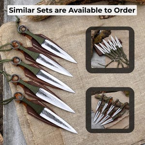 K&ouml;nnte beinhalten: F&uuml;nf Wurfmesser mit silbernen Klingen und gr&uuml;n umwickelten Griffen werden auf einer beigen Oberfl&auml;che pr&auml;sentiert. Die Messer sind mit braunen Lederscheiden gepaart. Der Text "Similar Sets are Available to Order" steht oben.