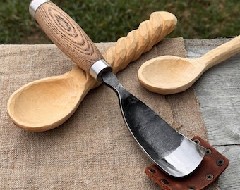 Hand-Forged Bent Gouge – Sharp Carbon Steel Blade, Ergonomic Ash Handle, Leather Sheath – Wood Carving Chisel for Spoon & Bowl Carving