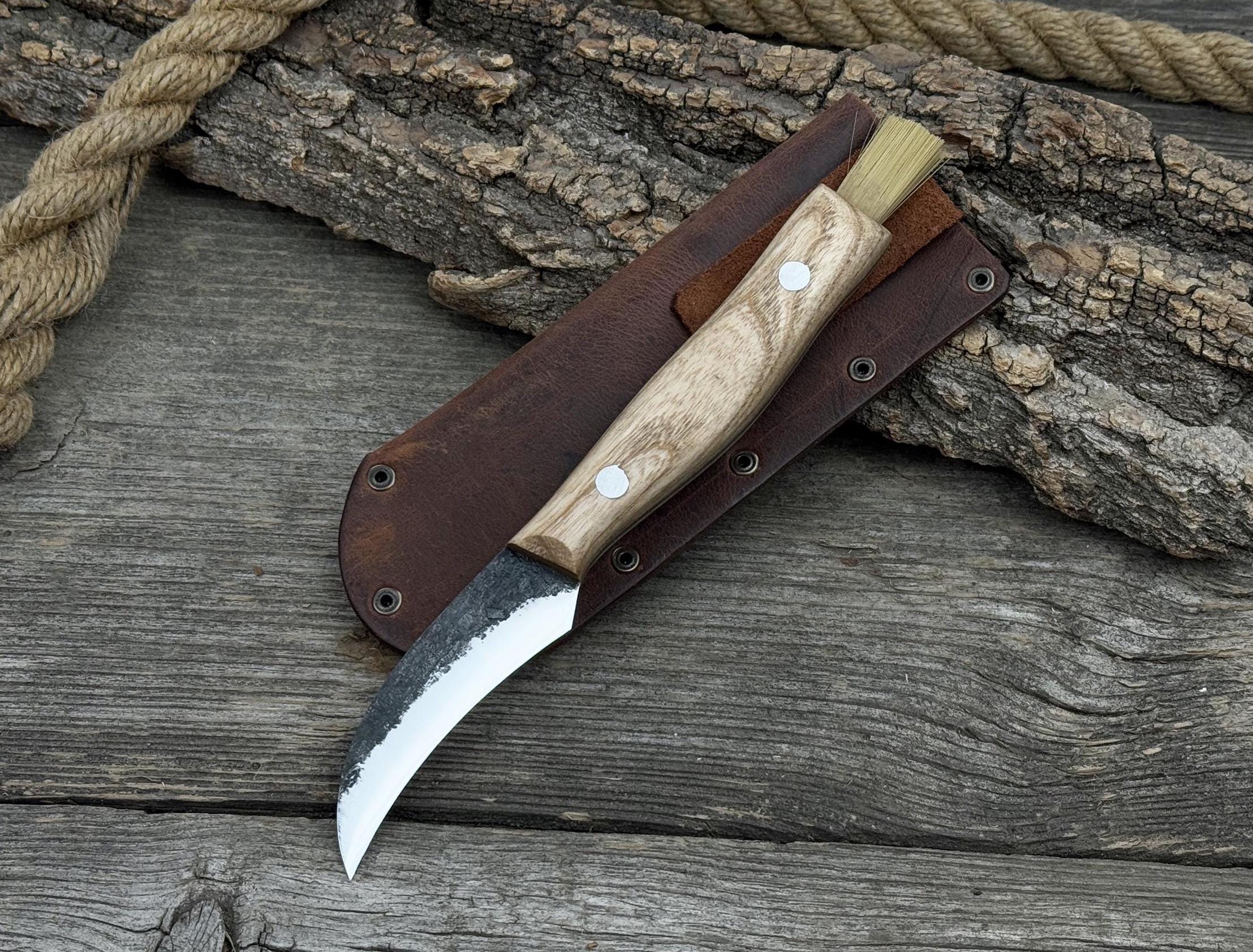 Handgeschmiedetes Messer für die Pilzsuche. Scharfe Klinge aus Karbonstahl, ergonomischer Griff aus Esche. Pilz Messer. Pilze Sammeln. Outdoor Messer.