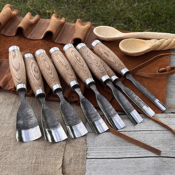 8-Piece Wood Carving Gouge Set – Hand-Forged Sharp Carbon Steel Blades, Ergonomic Ash Wood Handles, Leather Roll, Spoon & Bowl Carving Tools