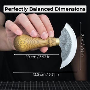 Ledermesser Rund. Rasiermesserscharfe Klinge. Halbmond Messer. Handgeschmiedet aus gehärtetem Carbon 52100 Stahl, ergonomischer Griff, mit Lederscheide Bild 6