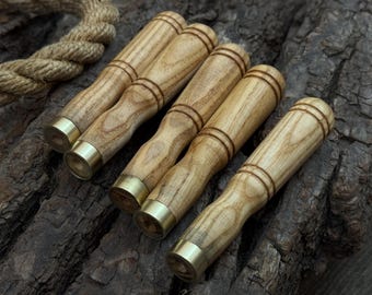 Set van 5 handgemaakte essenhouten handgrepen met koperen ringen. Universele vervangende handgrepen voor houtsnij-, draai- en houtbewerkingsgereedschappen.