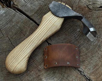 Topór do rzeźbienia w misce – ostrze ze stali węglowej 52100, rękojeść jesionowa, pochwa skórzana – ręcznie kuta mała siekiera do obróbki drewna
