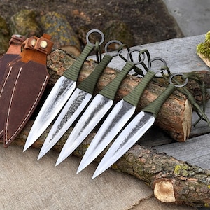 Juego de 5 cuchillos arrojadizos forjados a mano (sin afilar), hojas de acero al carbono 52100, mangos de paracord, cuchillos arrojadizos para competición.