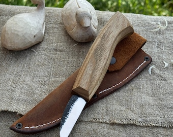 Hand-Forged Whittling Knife – 52100 Carbon Steel Blade, Ergonomic Ash Handle, Leather Sheath – Wood Carving Knife for Figures and Spoons.