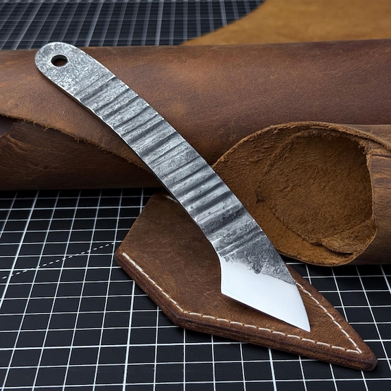 Kiridashi – a Compact and Razor-sharp Knife. Japanese Style Blade